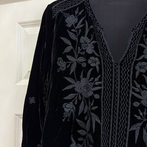 Johnny Was Womens Velvet Silk-Blend Tunic, black size tags removed Size S